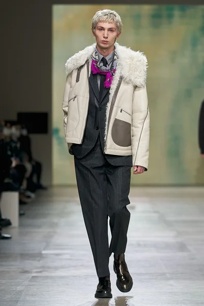 Look 30